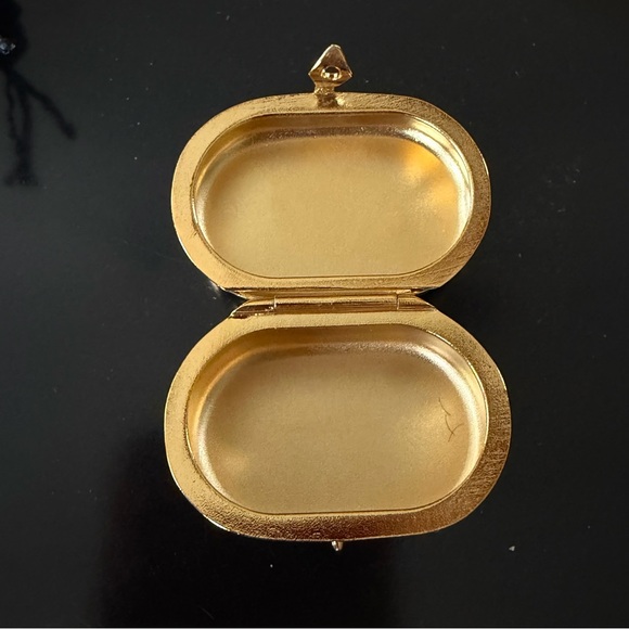 Beautiful pillbox - Picture 5 of 9